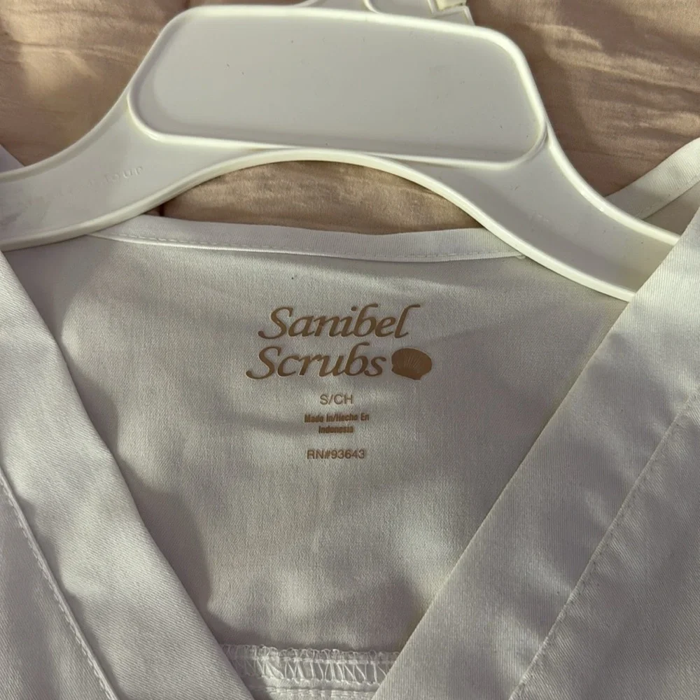 White Scrub Set - Picture 6 of 6